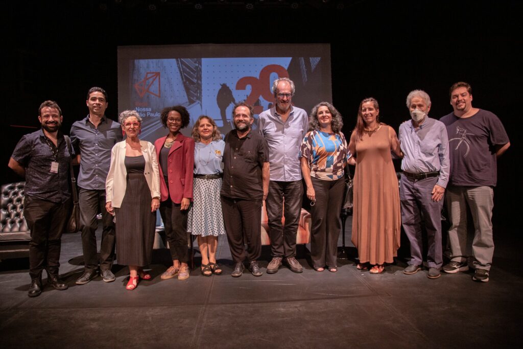Representantes da sociedade civil, equipe do Sesc São Paulo e Rede Nossa São Paulo durante evento. São Paulo, 2022.